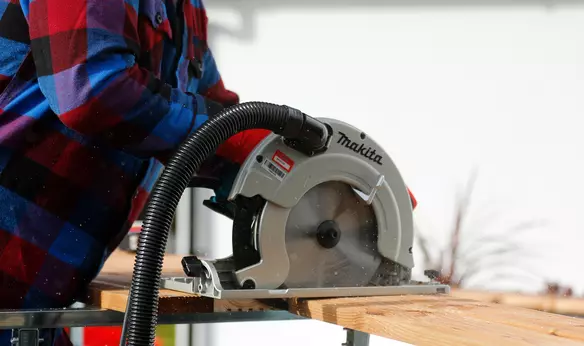 a circular saw used to cut timber